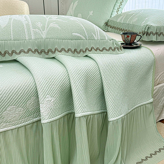 91家纺网 家纺一手货源 找家纺 红夫人 2026新款凉豆豆PE高分子凉感凉席双色提花床裙款三件套--兰芝（风琴花边+三明治复合+精美手提包） 兰芝浅绿