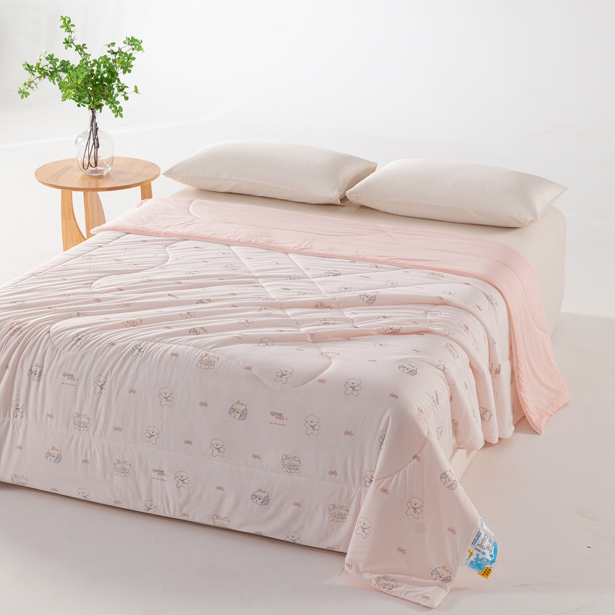 91家纺网 家纺一手货源 找家纺 卡初家居（原微来） 2026新款A类氨纶水洗冰丝凉感夏被 快乐家族-粉