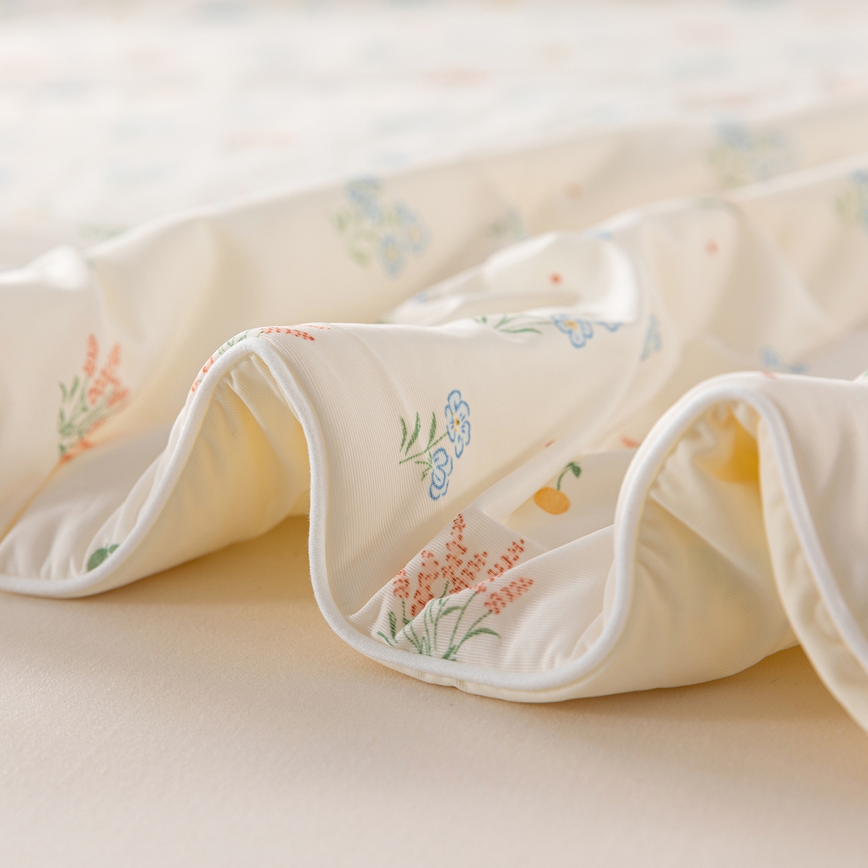 91家纺网 家纺一手货源 找家纺 卡初家居（原微来） 2026新款A类氨纶水洗冰丝凉感夏被 盛夏韵味