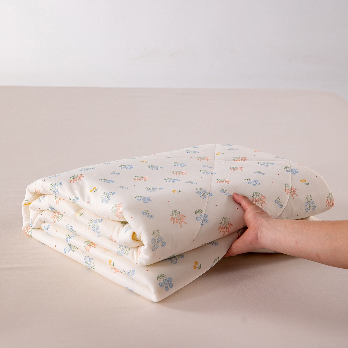 91家纺网 家纺一手货源 找家纺 卡初家居（原微来） 2026新款A类氨纶水洗冰丝凉感夏被 盛夏韵味