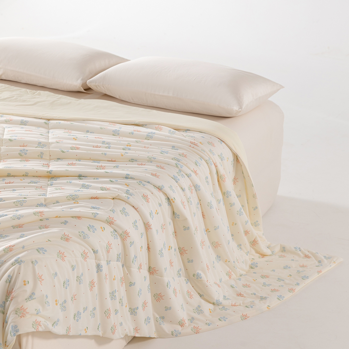 91家纺网 家纺一手货源 找家纺 卡初家居（原微来） 2026新款A类氨纶水洗冰丝凉感夏被 盛夏韵味