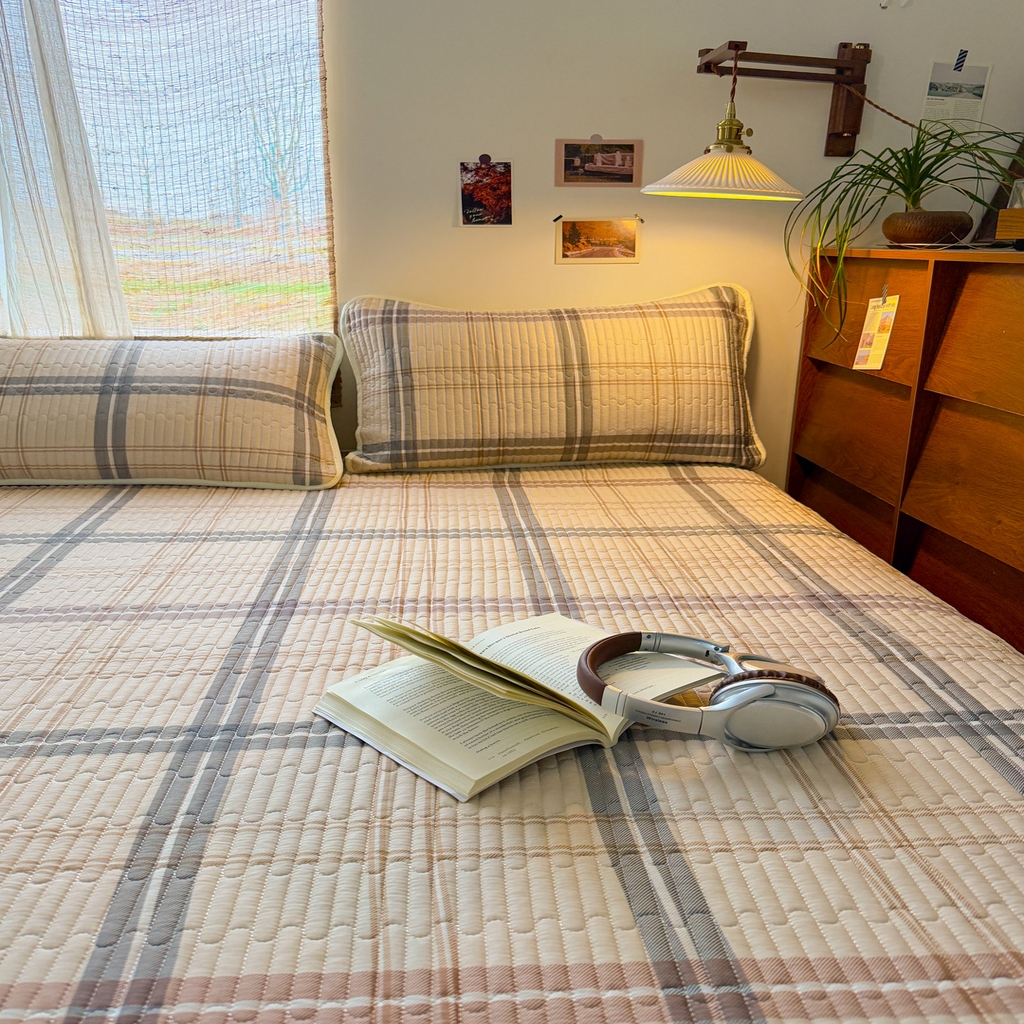 91家纺网 家纺一手货源 找家纺 （总）梵克保罗 2026新款A类小清新四季可用学生宿舍床单  单件夹棉炕盖床盖炕毯三件套