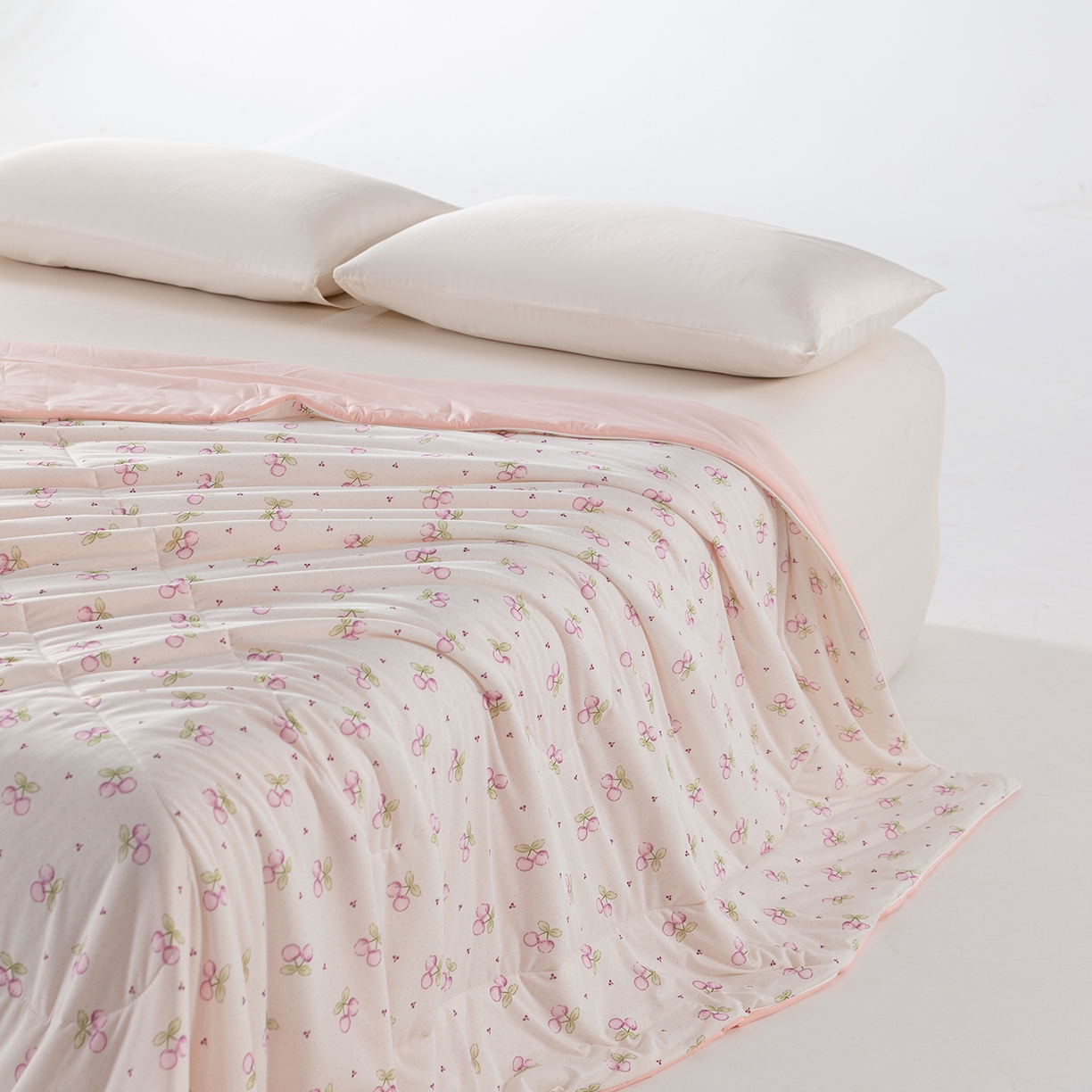 91家纺网 家纺一手货源 找家纺 卡初家居（原微来） 2026新款A类氨纶水洗冰丝凉感夏被 樱桃啵啵