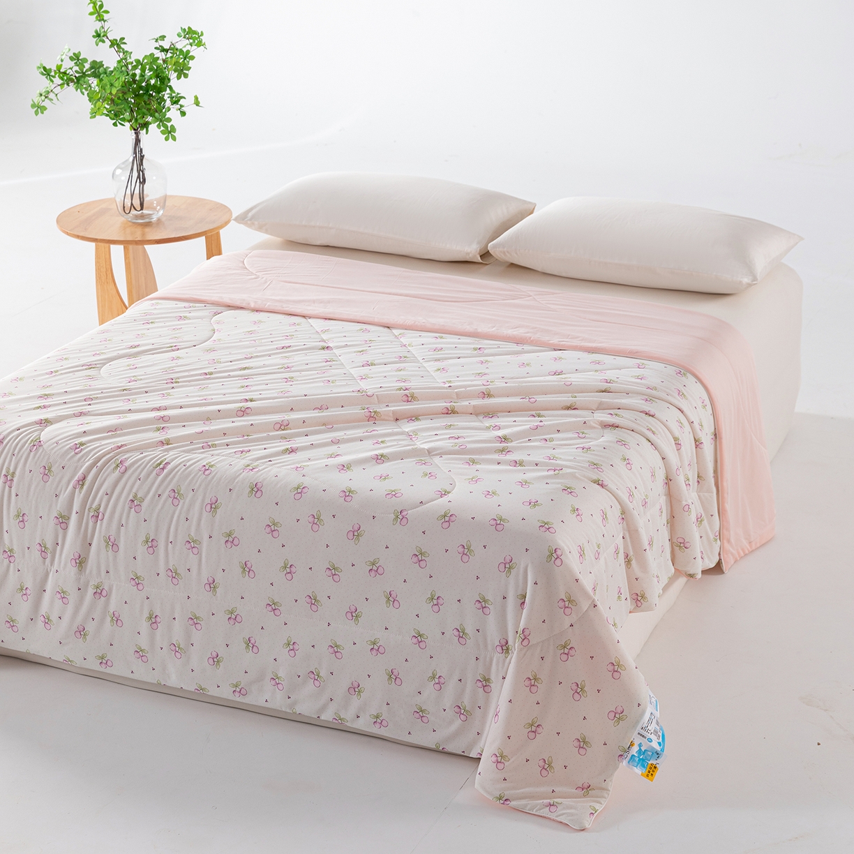 91家纺网 家纺一手货源 找家纺 卡初家居（原微来） 2026新款A类氨纶水洗冰丝凉感夏被 樱桃啵啵