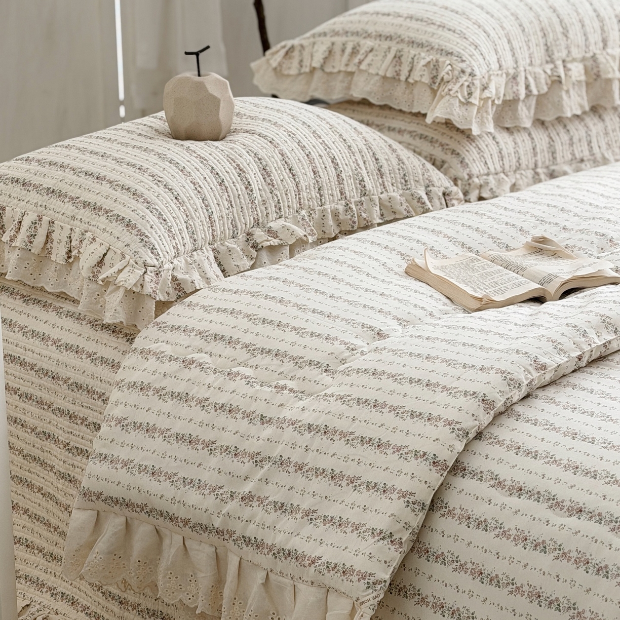 91家纺网 家纺一手货源 找家纺 佰织鑫家居 2026春夏新款全棉纯棉春秋被砂洗床盖款四件套安娜 安娜-花间颂