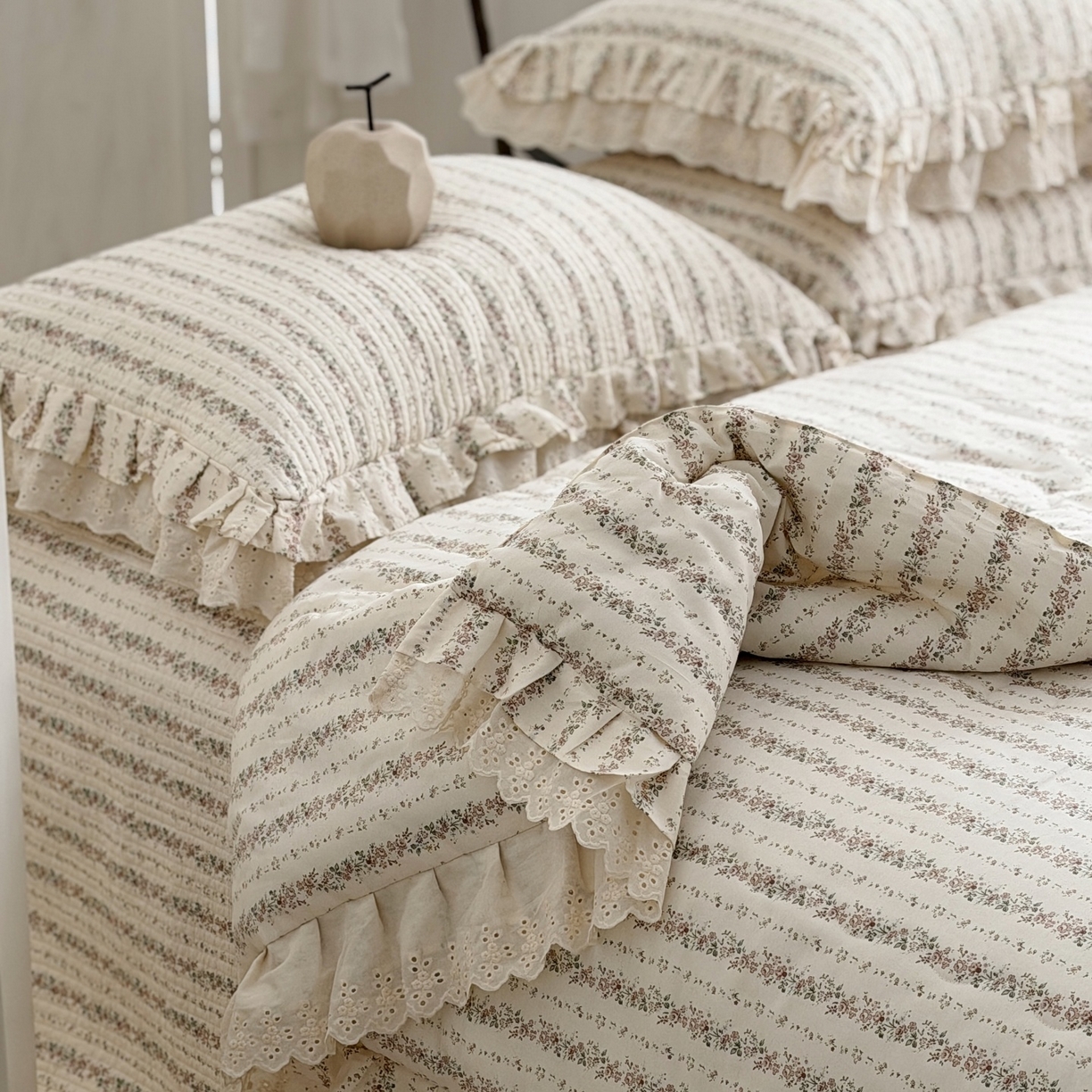 91家纺网 家纺一手货源 找家纺 佰织鑫家居 2026春夏新款全棉纯棉春秋被砂洗床盖款四件套安娜 安娜-花间颂