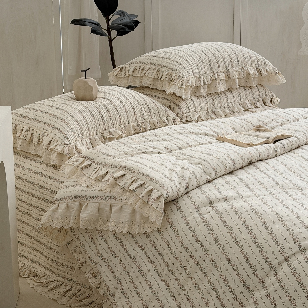 91家纺网 家纺一手货源 找家纺 佰织鑫家居 2026春夏新款全棉纯棉春秋被砂洗床盖款四件套安娜 安娜-花间颂