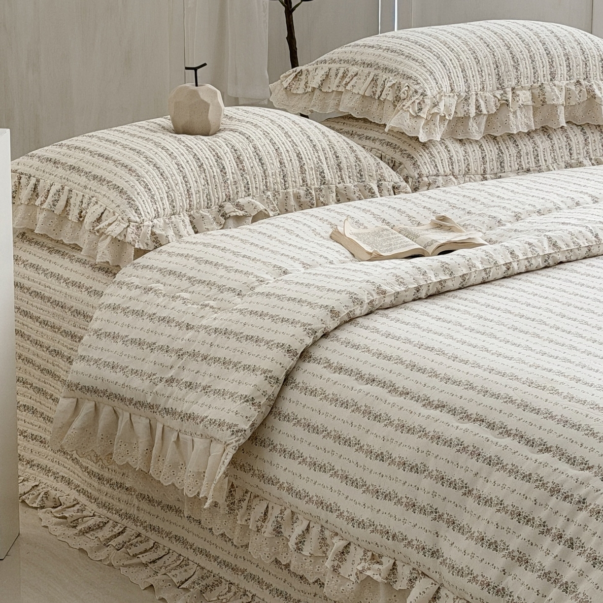 91家纺网 家纺一手货源 找家纺 佰织鑫家居 2026春夏新款全棉纯棉春秋被砂洗床盖款四件套安娜 安娜-花间颂