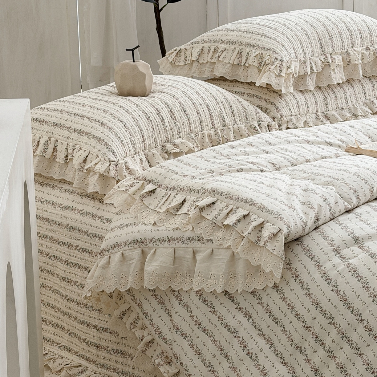 91家纺网 家纺一手货源 找家纺 佰织鑫家居 2026春夏新款全棉纯棉春秋被砂洗床盖款四件套安娜 安娜-花间颂