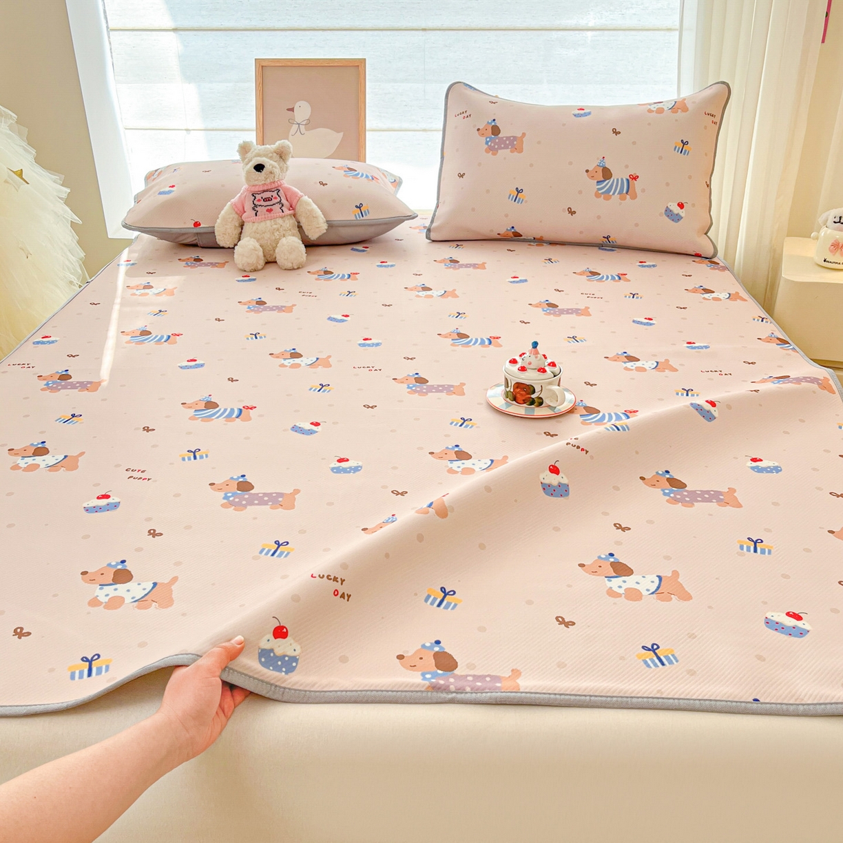 91家纺网 家纺一手货源 找家纺 川悦生活 2026新款小阪冰丝冰丝数码印花凉席大床 席可乐腊肠