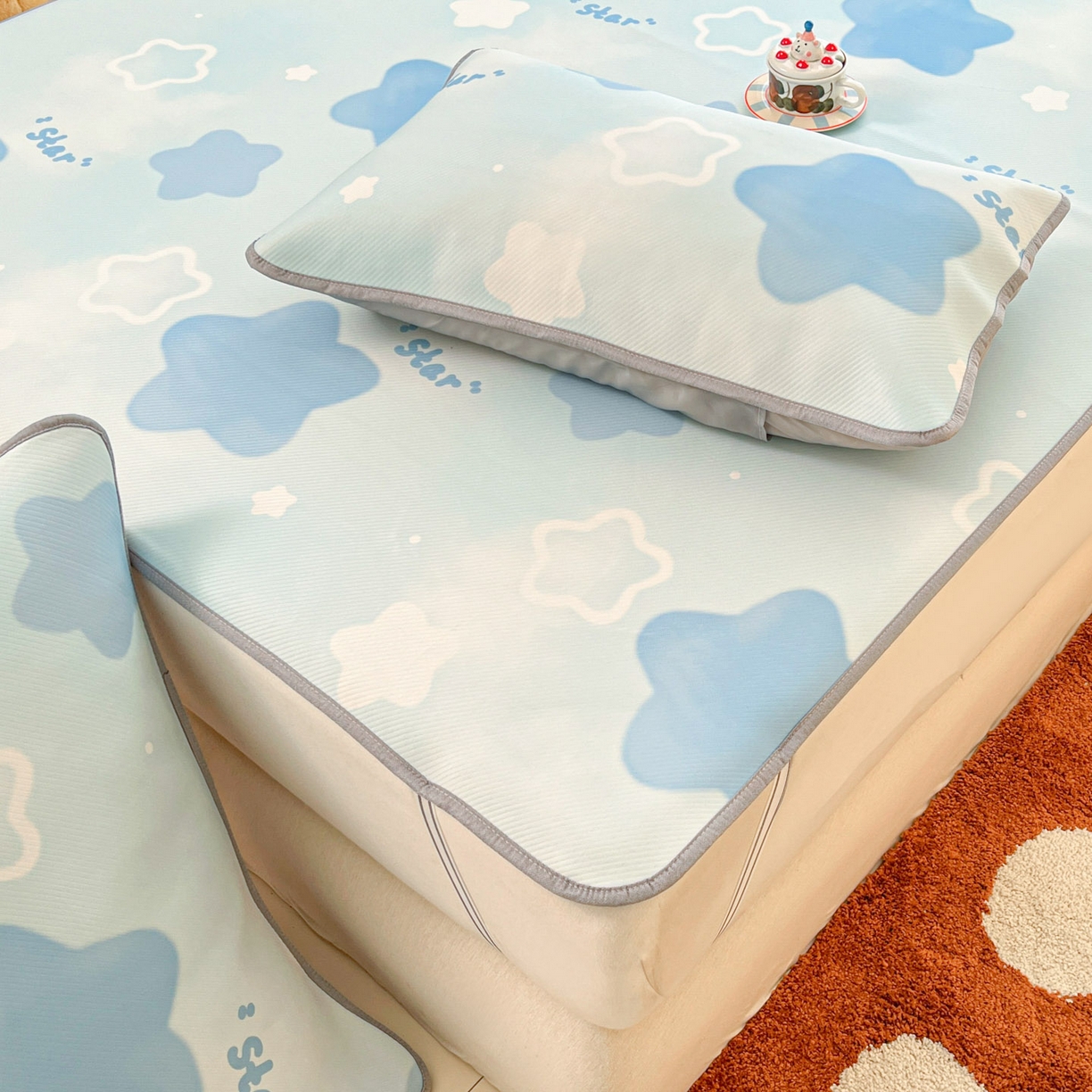 91家纺网 家纺一手货源 找家纺 川悦生活 2026新款小阪冰丝冰丝数码印花凉席大床 席快乐星晴