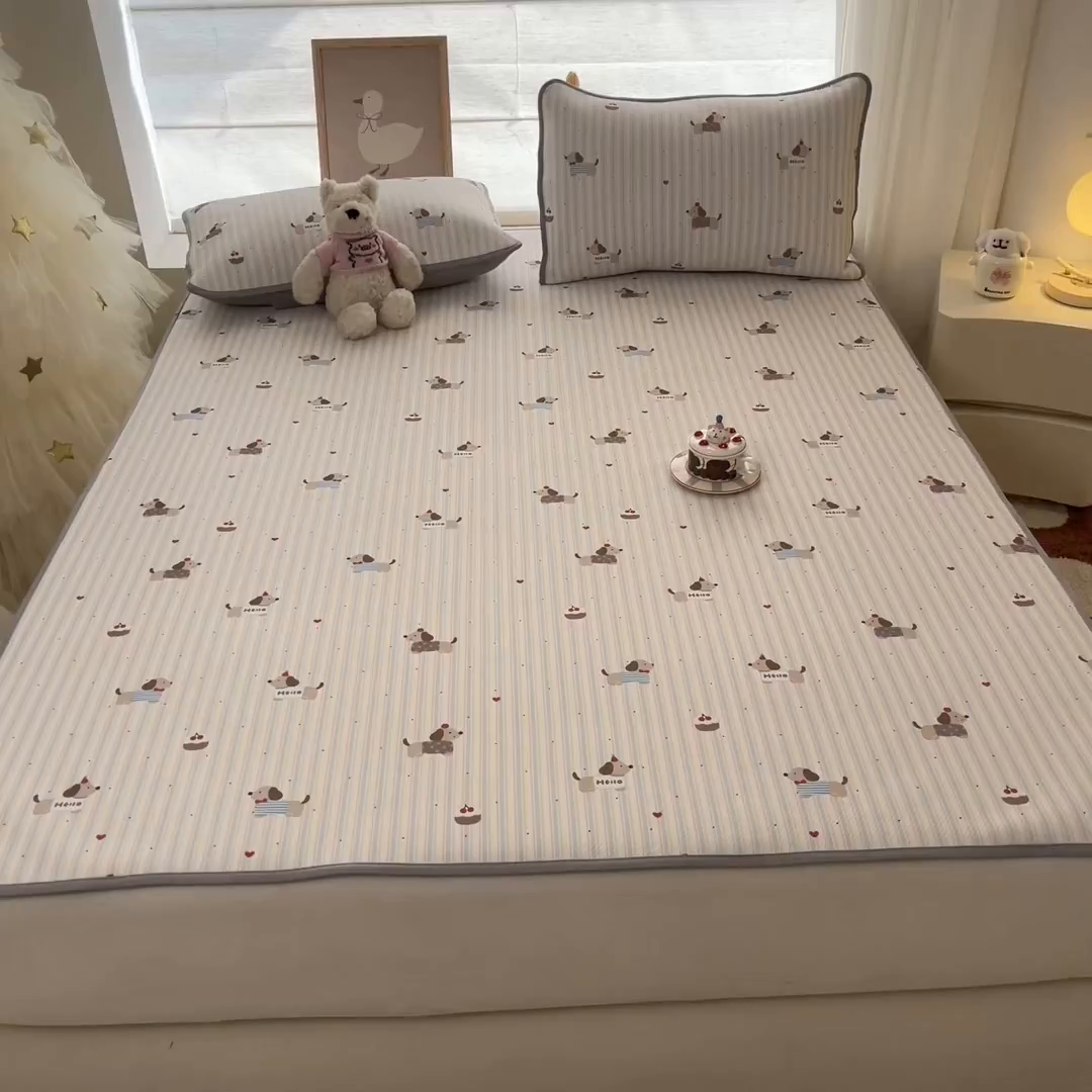 91家纺网 家纺一手货源 找家纺 川悦生活 2026新款小阪冰丝冰丝数码印花凉席大床 席腊肠甜心