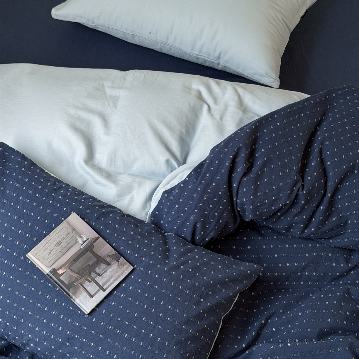 91家纺网 家纺一手货源 找家纺 蜜宿 2026新款全棉纯棉提花四件套蓝色轨迹 蓝色轨迹（枕套深蓝+樱兰）