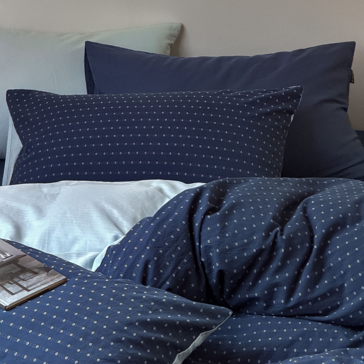 91家纺网 家纺一手货源 找家纺 蜜宿 2026新款全棉纯棉提花四件套蓝色轨迹 蓝色轨迹（枕套深蓝+樱兰）