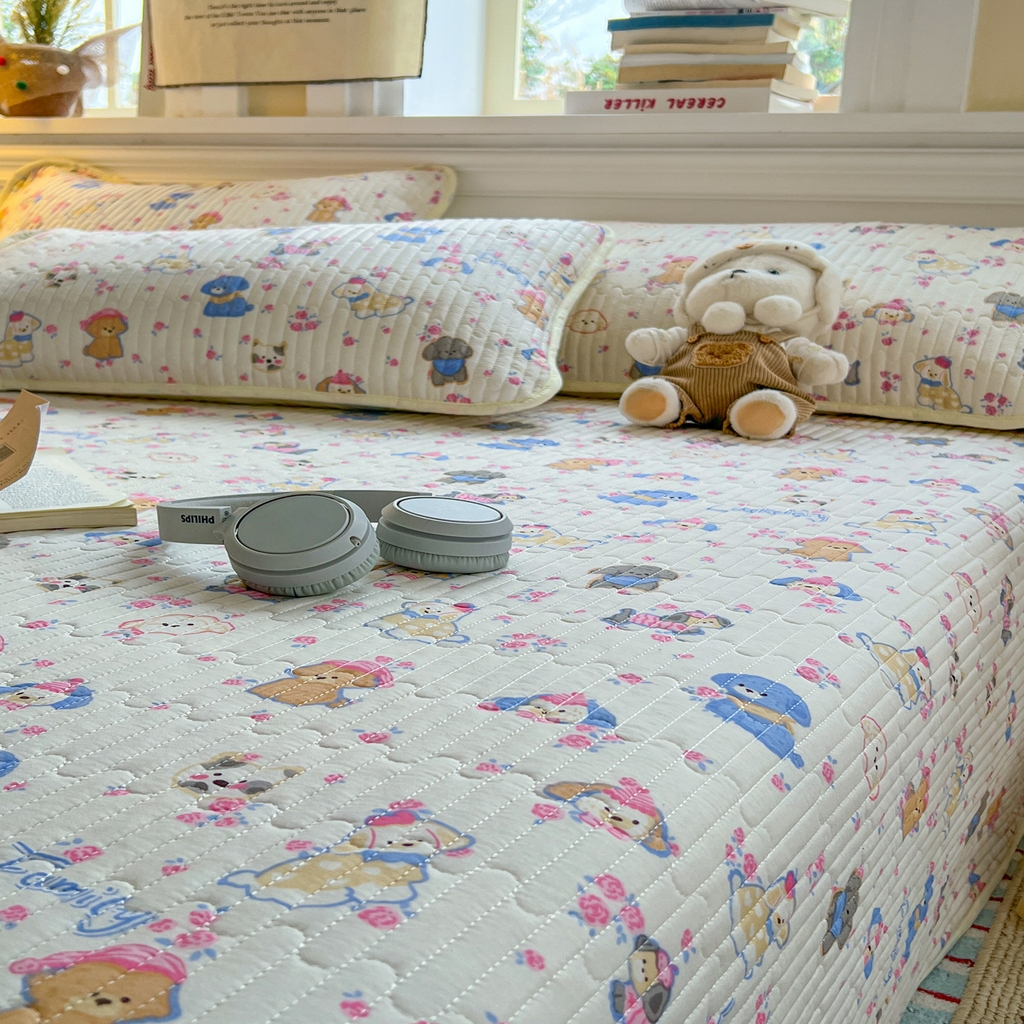 91家纺网 家纺一手货源 找家纺 梵克保罗 2026新款A类小清新四季可用学生宿舍床单  单件夹棉炕盖床盖炕毯三件套 萌宠乐园