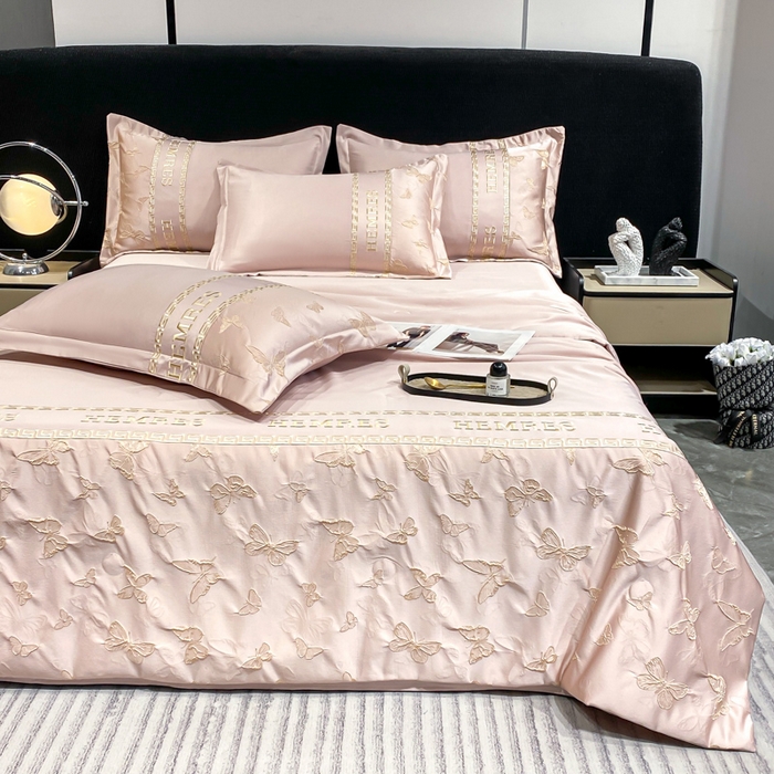 91家纺网 家纺一手货源 找家纺 子曰 2026新款浮雕水洗真丝夏被四件套 醉蝴蝶-粉