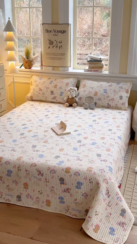 91家纺网 家纺一手货源 找家纺 梵克保罗 2026新款A类小清新四季可用学生宿舍床单  单件夹棉炕盖床盖炕毯三件套 萌宠乐园