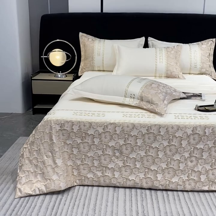 91家纺网 家纺一手货源 找家纺 子曰 2026新款浮雕水洗真丝夏被四件套 花开朵朵-米白