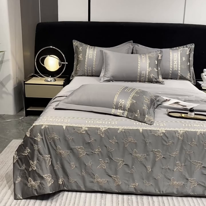 91家纺网 家纺一手货源 找家纺 子曰 2026新款浮雕水洗真丝夏被四件套 醉蝴蝶-灰