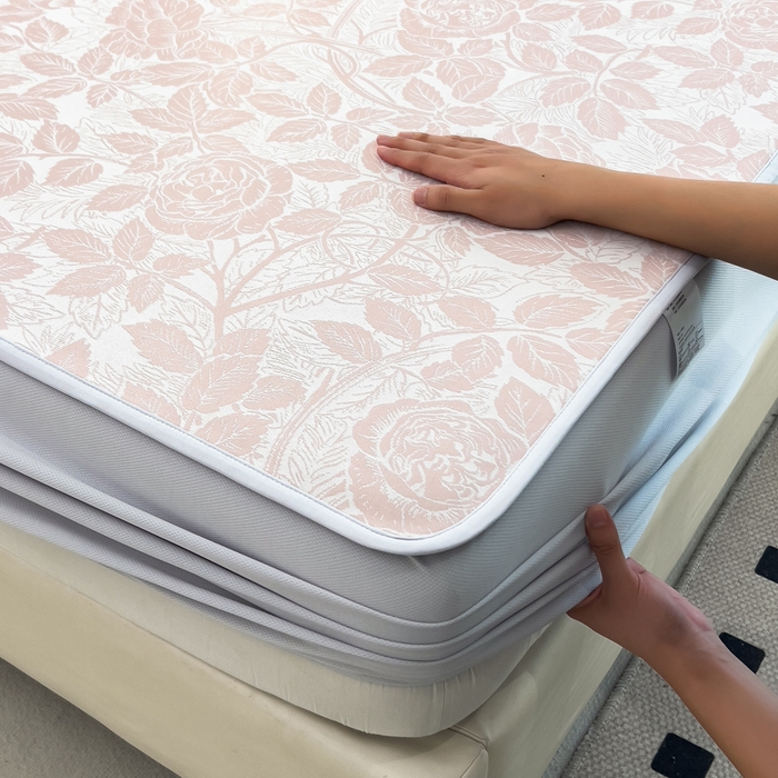 91家纺网 家纺一手货源 找家纺 倾慕 2026新款提花凉感凉席床笠款三件套系列 情意浓粉床笠款