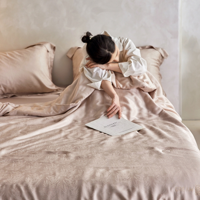 91家纺网 家纺一手货源 找家纺 丽笙被芯 2026春夏新款A类兰精天丝提花夏被夏凉被空调被（老款延续） 岚朵粉