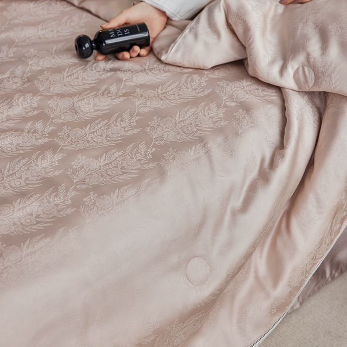 91家纺网 家纺一手货源 找家纺 丽笙被芯 2026春夏新款A类兰精天丝提花夏被夏凉被空调被（老款延续） 岚朵粉