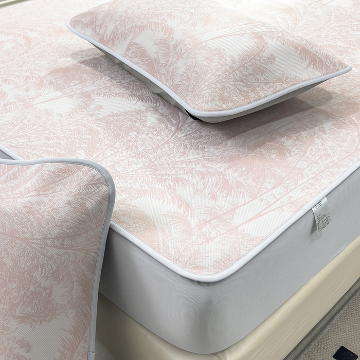 91家纺网 家纺一手货源 找家纺 倾慕 2026新款提花凉感凉席床笠款三件套系列 森林奇境粉床笠款