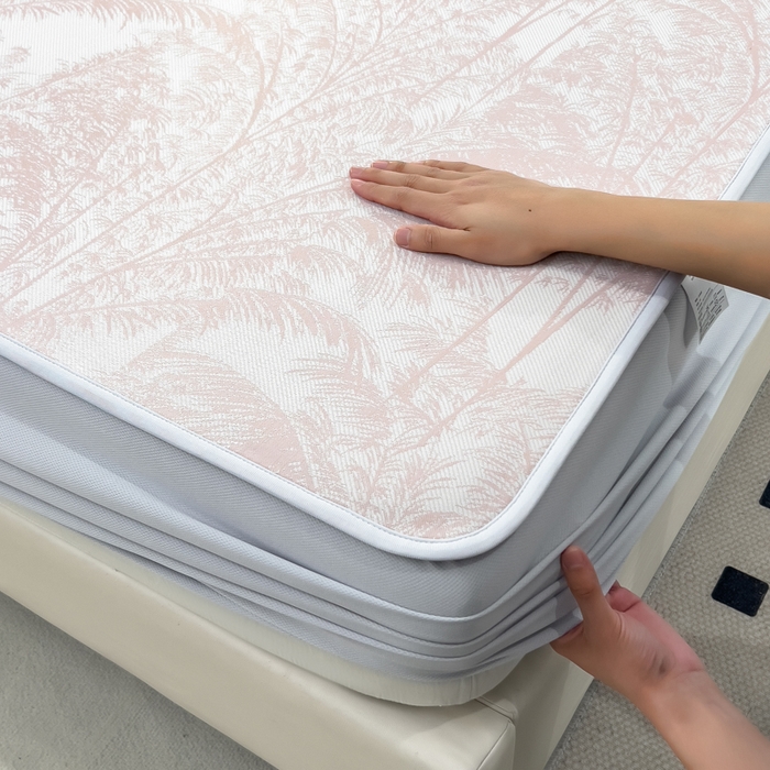 91家纺网 家纺一手货源 找家纺 倾慕 2026新款提花凉感凉席床笠款三件套系列 森林奇境粉床笠款