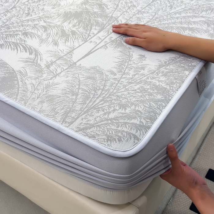 91家纺网 家纺一手货源 找家纺 倾慕 2026新款提花凉感凉席床笠款三件套系列 森林奇境灰床笠款