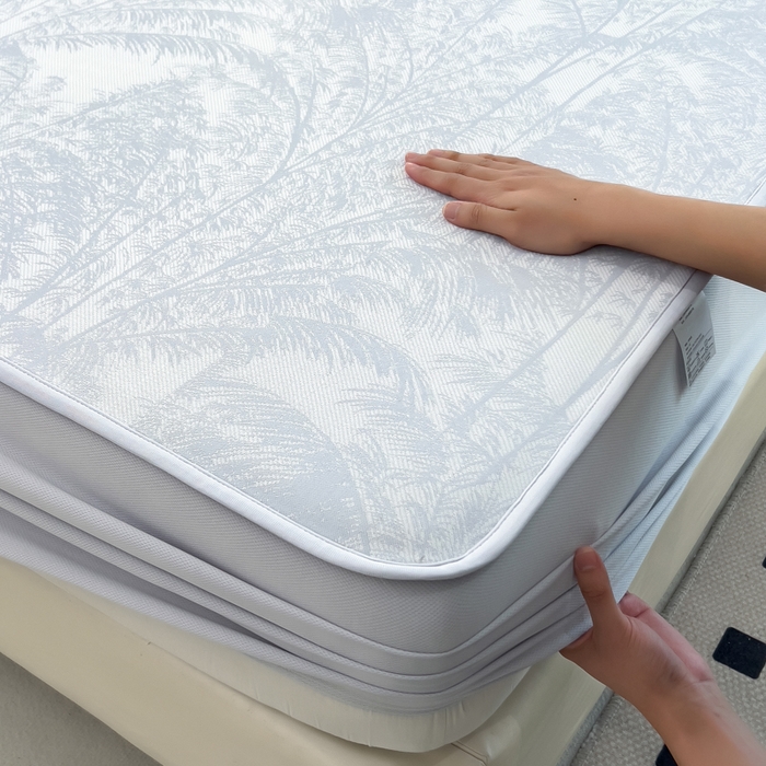 91家纺网 家纺一手货源 找家纺 倾慕 2026新款提花凉感凉席床笠款三件套系列 森林奇境蓝床笠款