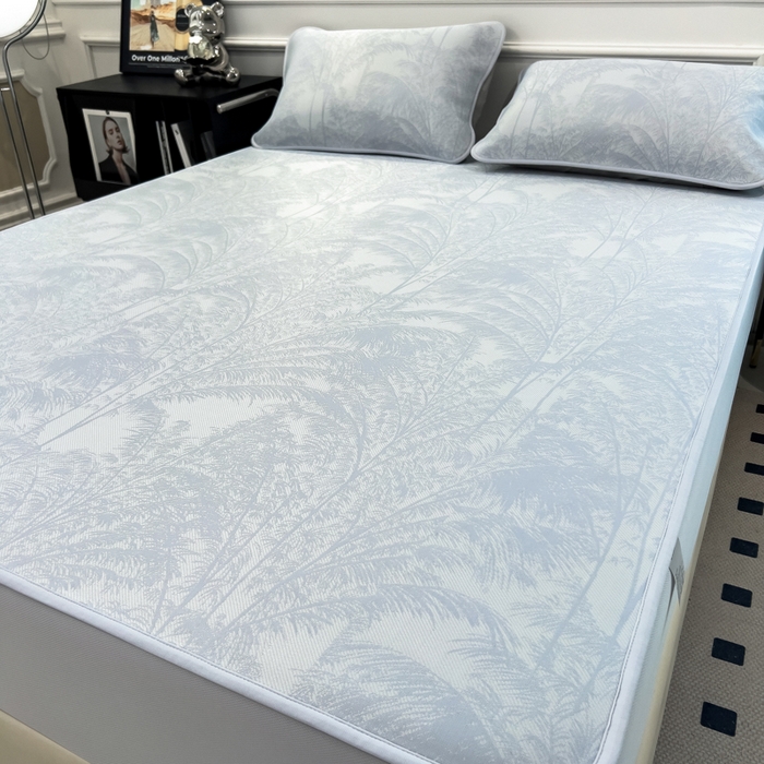 91家纺网 家纺一手货源 找家纺 倾慕 2026新款提花凉感凉席床笠款三件套系列 森林奇境蓝床笠款