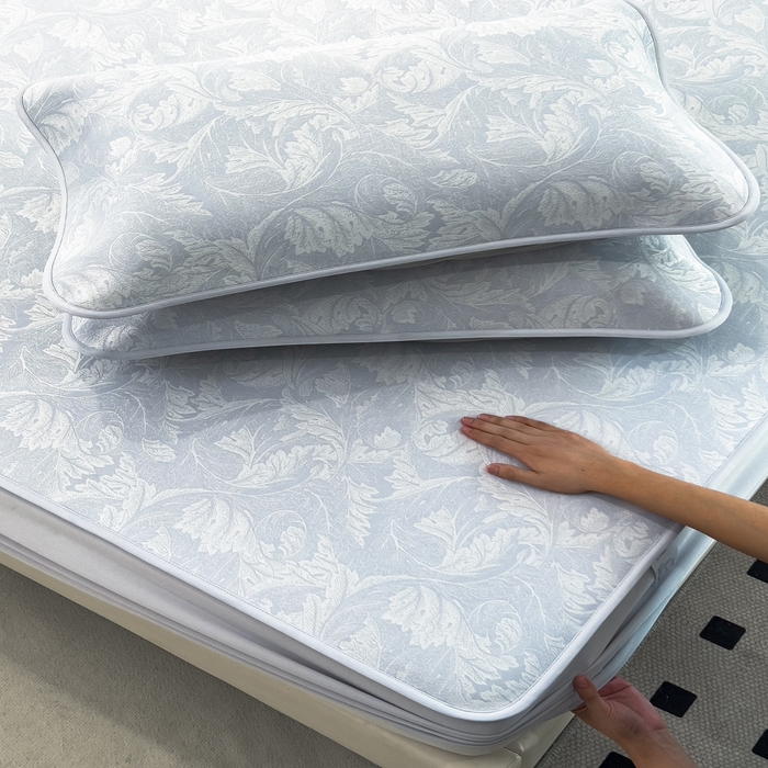 91家纺网 家纺一手货源 找家纺 倾慕 2026新款提花凉感凉席床笠款三件套系列 叶之恋蓝床笠款