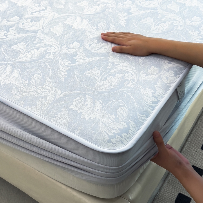 91家纺网 家纺一手货源 找家纺 倾慕 2026新款提花凉感凉席床笠款三件套系列 叶之恋蓝床笠款