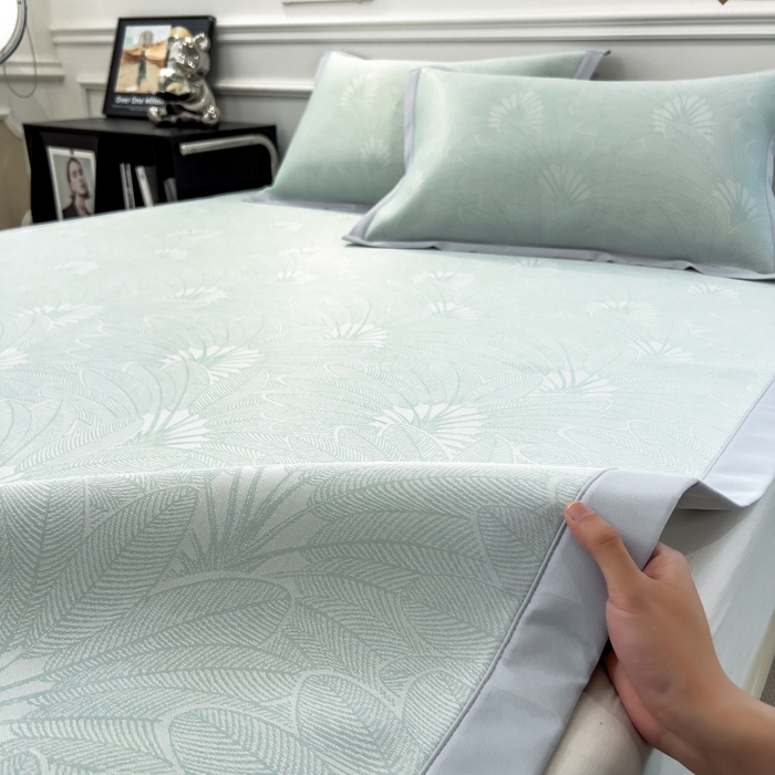 91家纺网 家纺一手货源 找家纺 倾慕 2026新款提花凉感凉席床席款三件套系列 清风雅韵绿床席款