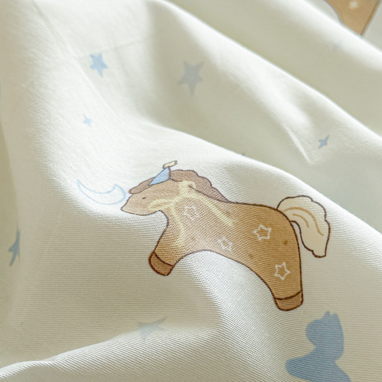 91家纺网 家纺一手货源 找家纺 万盛家纺 2026新款全棉锦氨凉感夏被夏凉被空调被 木马心愿