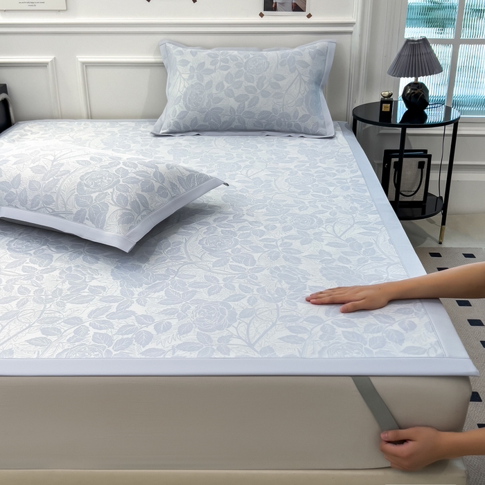 91家纺网 家纺一手货源 找家纺 倾慕 2026新款提花凉感凉席床席款三件套系列 情意浓蓝床席款