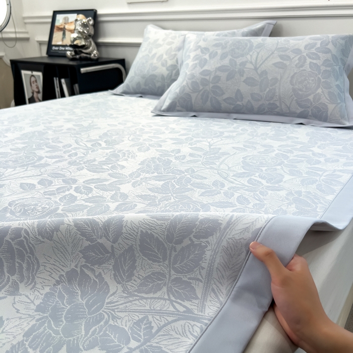 91家纺网 家纺一手货源 找家纺 倾慕 2026新款提花凉感凉席床席款三件套系列 情意浓蓝床席款