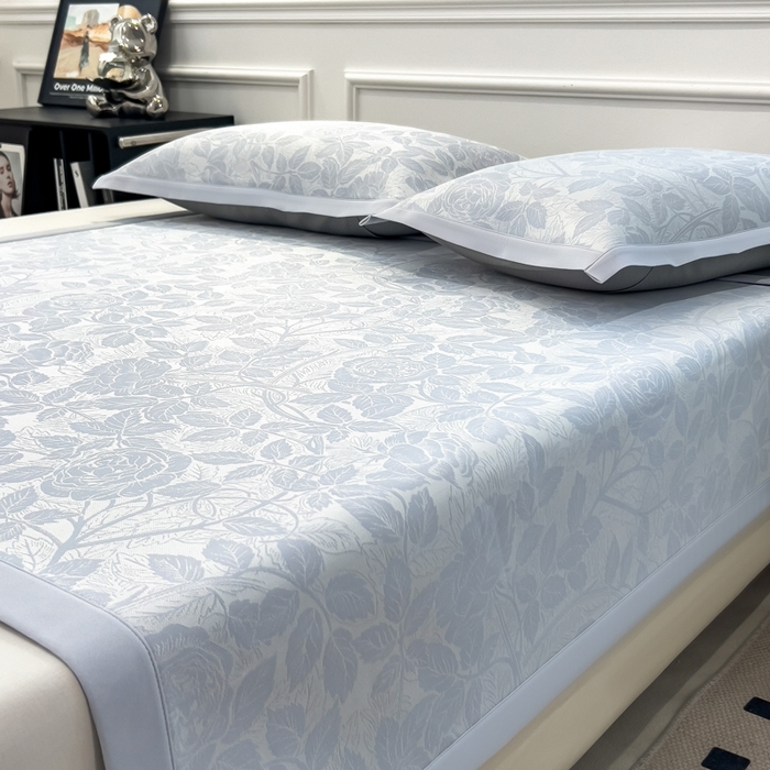 91家纺网 家纺一手货源 找家纺 倾慕 2026新款提花凉感凉席床席款三件套系列 情意浓蓝床席款