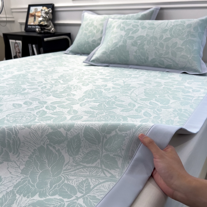 91家纺网 家纺一手货源 找家纺 倾慕 2026新款提花凉感凉席床席款三件套系列 情意浓绿床席款