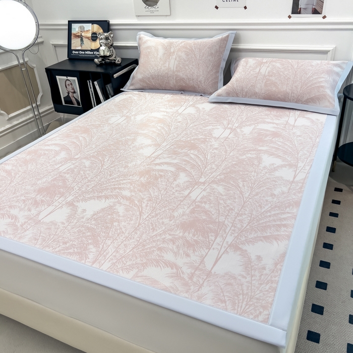 91家纺网 家纺一手货源 找家纺 倾慕 2026新款提花凉感凉席床席款三件套系列 森林奇境粉床席款