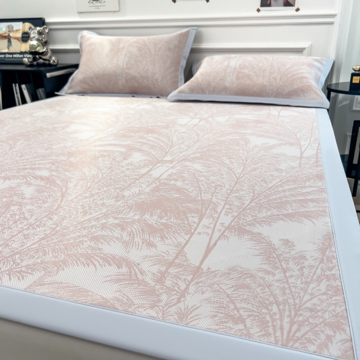 91家纺网 家纺一手货源 找家纺 倾慕 2026新款提花凉感凉席床席款三件套系列 森林奇境粉床席款