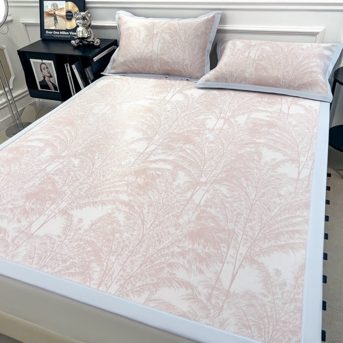 91家纺网 家纺一手货源 找家纺 倾慕 2026新款提花凉感凉席床席款三件套系列 森林奇境粉床席款