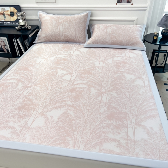 91家纺网 家纺一手货源 找家纺 倾慕 2026新款提花凉感凉席床席款三件套系列 森林奇境粉床席款