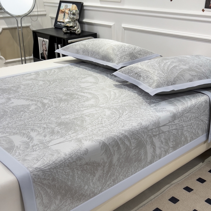 91家纺网 家纺一手货源 找家纺 倾慕 2026新款提花凉感凉席床席款三件套系列 森林奇境灰床席款