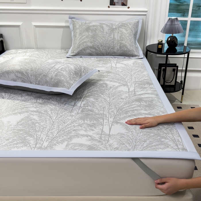 91家纺网 家纺一手货源 找家纺 倾慕 2026新款提花凉感凉席床席款三件套系列 森林奇境灰床席款