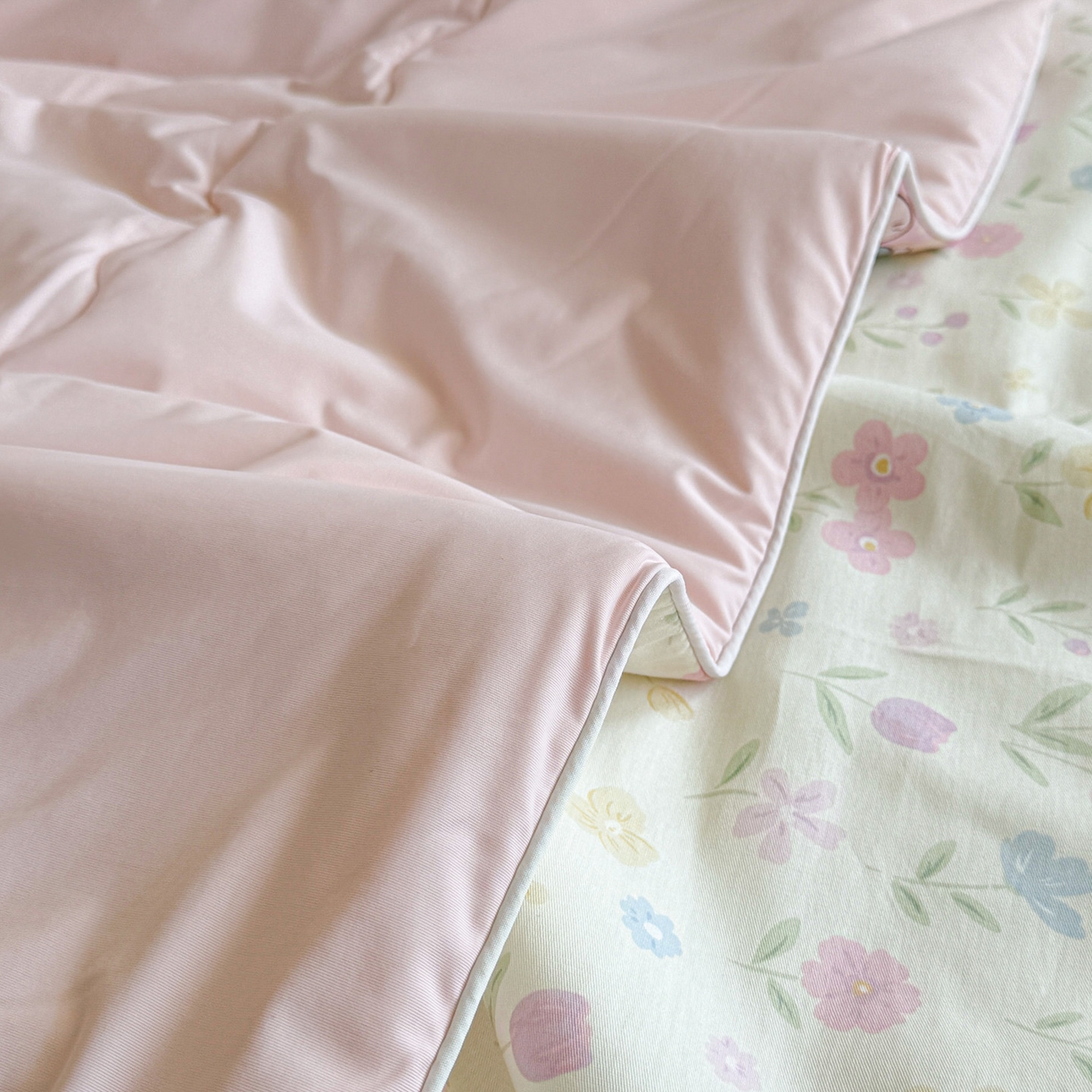 91家纺网 家纺一手货源 找家纺 万盛家纺 2026新款全棉锦氨凉感夏被夏凉被空调被 凯蒂甜品会