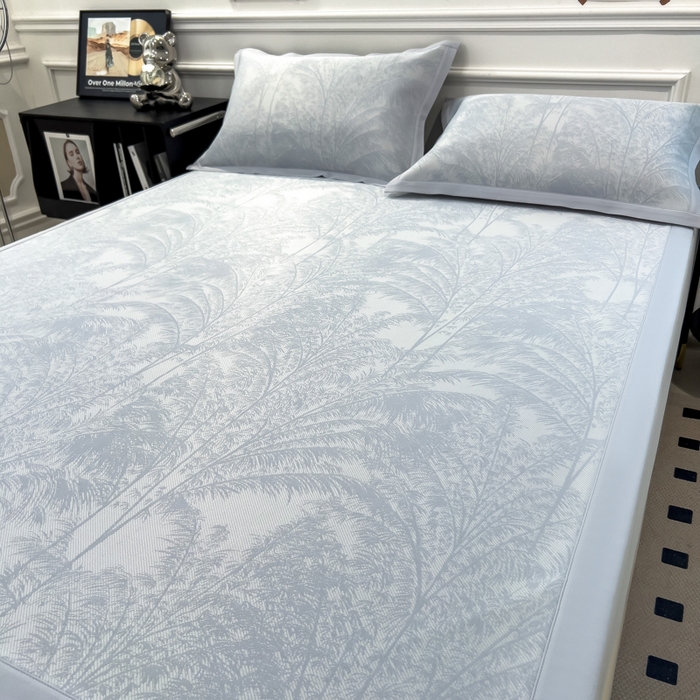 91家纺网 家纺一手货源 找家纺 倾慕 2026新款提花凉感凉席床席款三件套系列 森林奇境蓝床席款