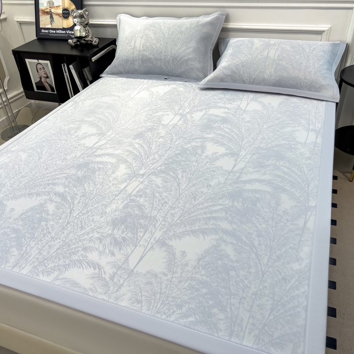 91家纺网 家纺一手货源 找家纺 倾慕 2026新款提花凉感凉席床席款三件套系列 森林奇境蓝床席款