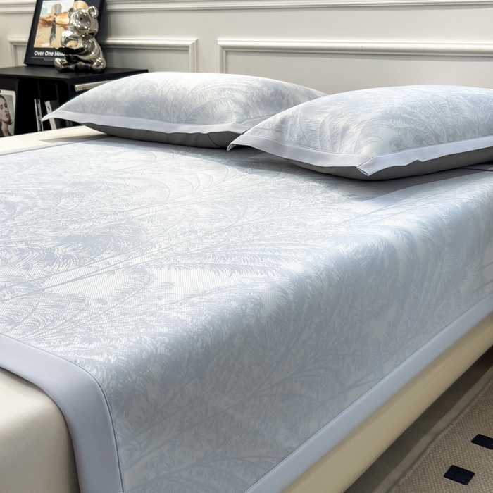 91家纺网 家纺一手货源 找家纺 倾慕 2026新款提花凉感凉席床席款三件套系列 森林奇境蓝床席款