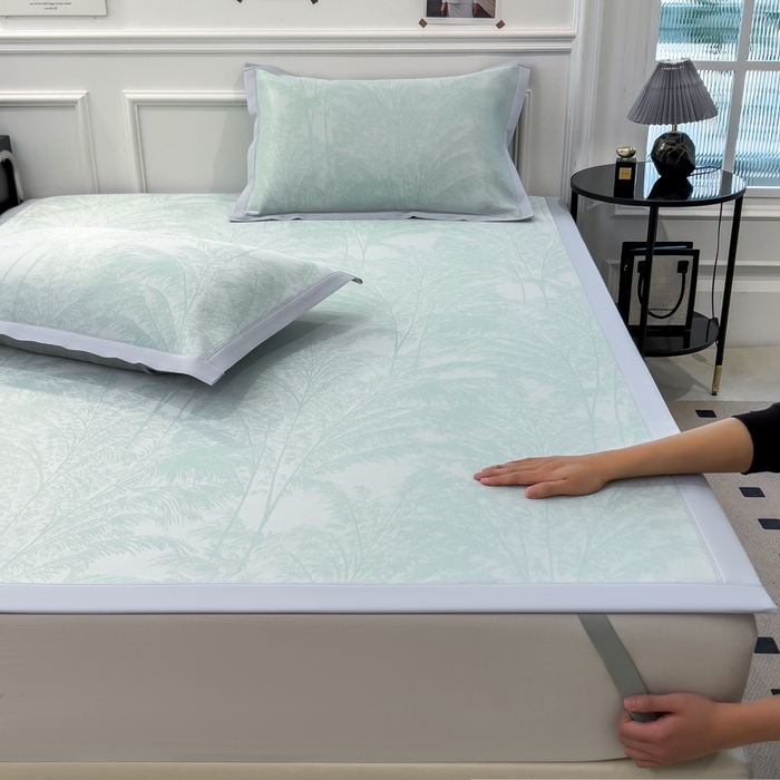 91家纺网 家纺一手货源 找家纺 倾慕 2026新款提花凉感凉席床席款三件套系列 森林奇境绿床席款